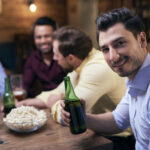 Como o consumo de álcool compromete o fígado masculino e aumenta o risco de doenças hepáticas