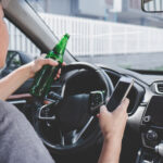 Como o consumo de álcool aumenta os riscos de acidentes no trânsito e no trabalho